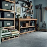 Ranger garage avec sol dégagé, zones et outils muraux