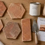 Terre cuite sol poreuse : éviter la porosité en cuisine et salle de bain